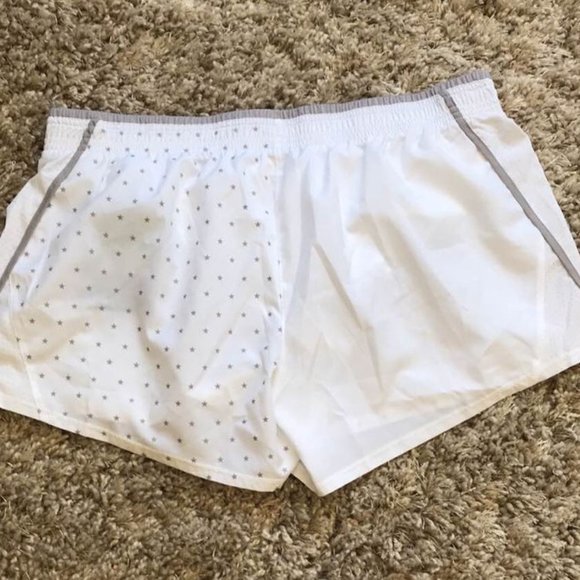 Nike Women's 10K Lined Stars Training Shorts-NEW - Picture 3 of 5